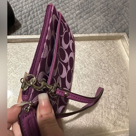 COACH Signature C Jacquard
Wristlet - Purple Leather Trim - New with Min… - Picture 13 of 17